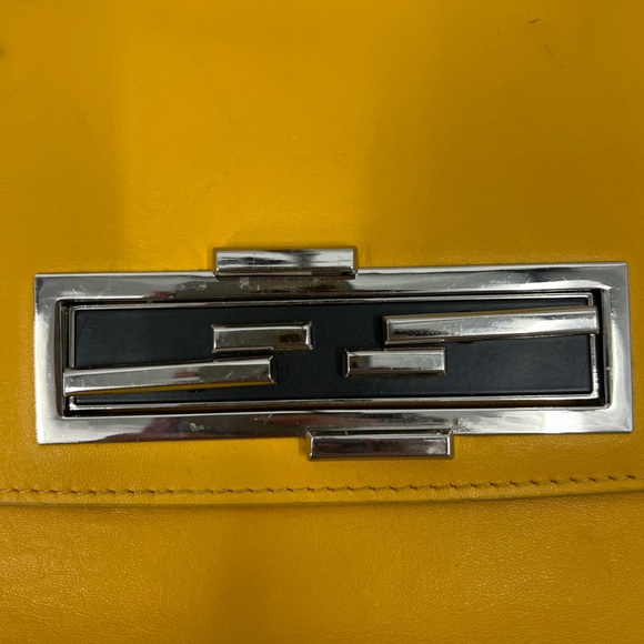 💛SOLD💛Fendi Pochette - Picture 9 of 12